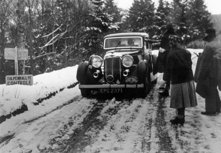 E.A.Lob i A.Gray – Lagonda 4,5l saloon.